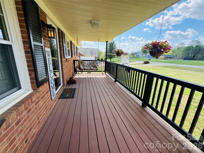 711 Simerson Road, Lexington, NC 27295.  MLS# CAR4366696, YatesRealty ID 20919. 