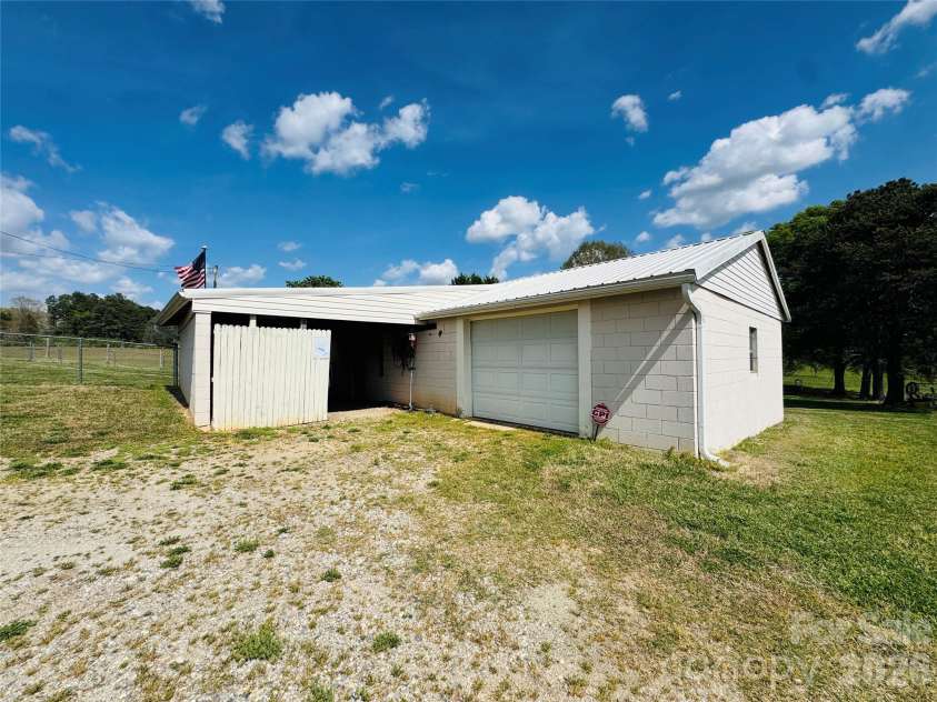 711 Simerson Road, Lexington, NC 27295.  MLS# CAR4366696, YatesRealty ID 20919. 