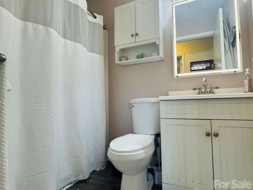 711 Simerson Road, Lexington, NC 27295.  MLS# CAR4366696, YatesRealty ID 20919. 