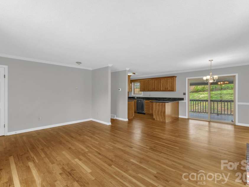 147 Elkwood Road, Asheville, NC 28804.  MLS# CAR4366440, YatesRealty ID 20921. 