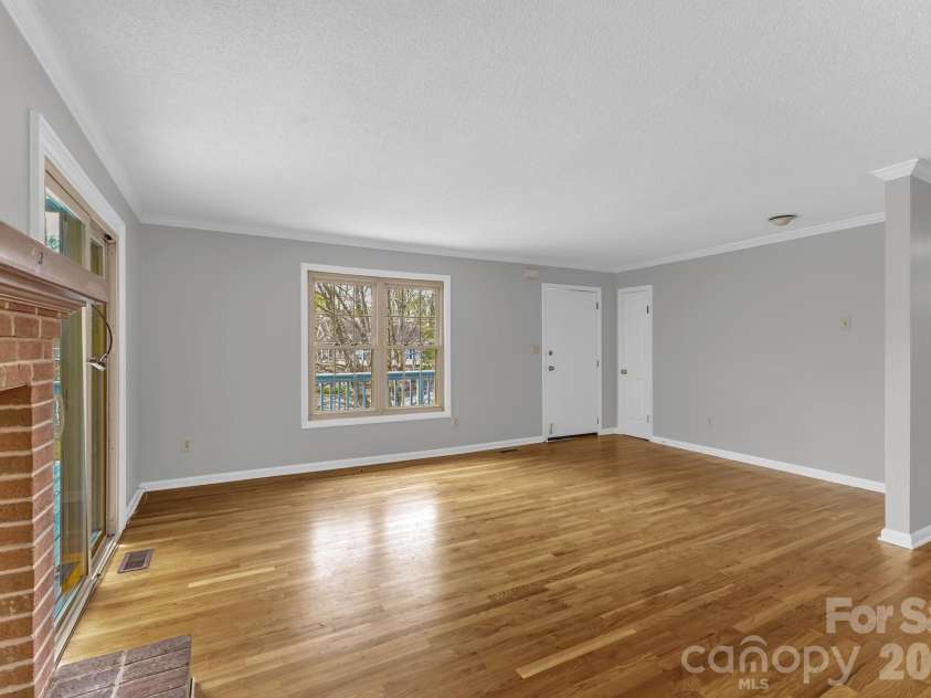 147 Elkwood Road, Asheville, NC 28804.  MLS# CAR4366440, YatesRealty ID 20921. 