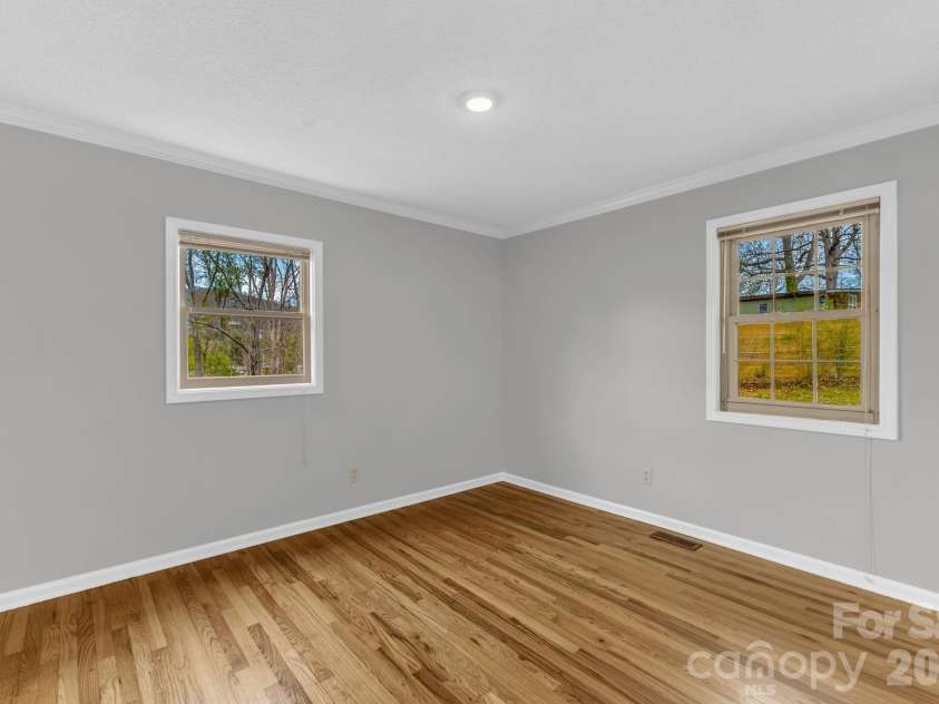 147 Elkwood Road, Asheville, NC 28804.  MLS# CAR4366440, YatesRealty ID 20921. 