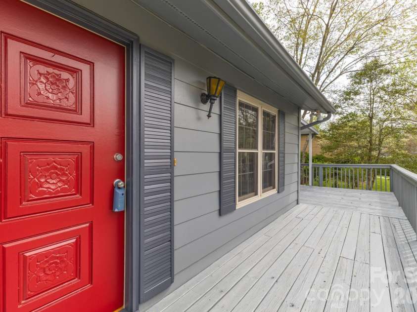 147 Elkwood Road, Asheville, NC 28804.  MLS# CAR4366440, YatesRealty ID 20921. 
