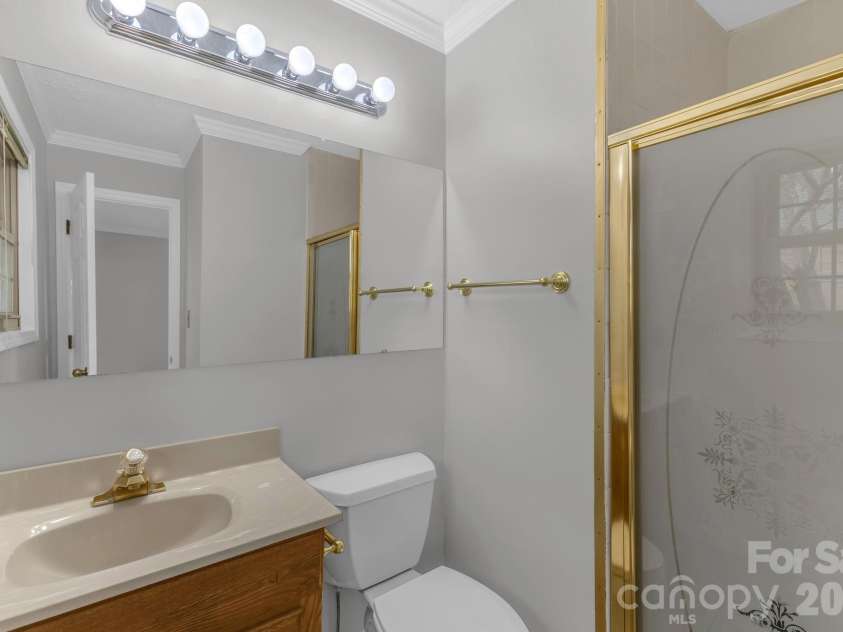 147 Elkwood Road, Asheville, NC 28804.  MLS# CAR4366440, YatesRealty ID 20921. Full bath main level
