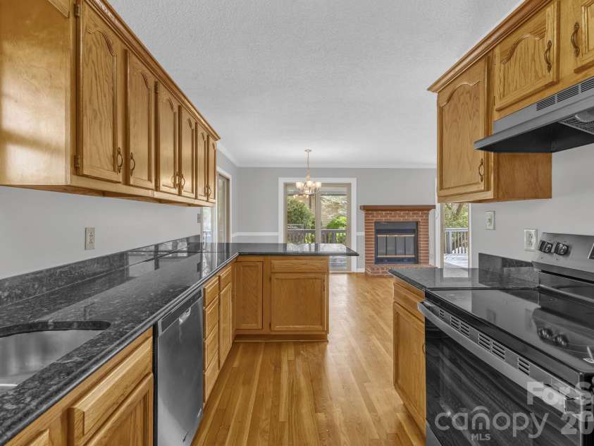 147 Elkwood Road, Asheville, NC 28804.  MLS# CAR4366440, YatesRealty ID 20921. Granite counters