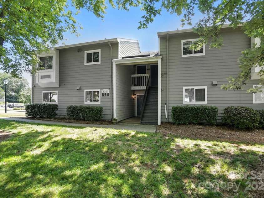3020 Heathstead Place, Charlotte, NC 28210.  MLS# CAR4272619, YatesRealty ID 20922. 