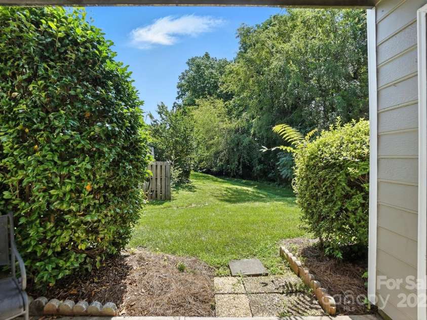 3020 Heathstead Place, Charlotte, NC 28210.  MLS# CAR4272619, YatesRealty ID 20922. 