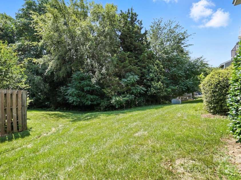 3020 Heathstead Place, Charlotte, NC 28210.  MLS# CAR4272619, YatesRealty ID 20922. 