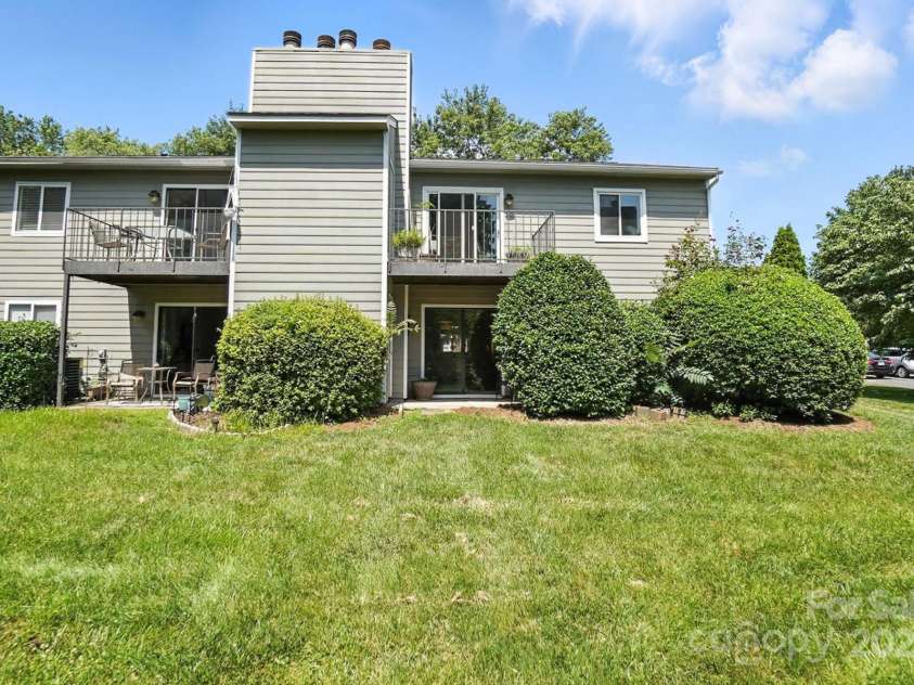 3020 Heathstead Place, Charlotte, NC 28210.  MLS# CAR4272619, YatesRealty ID 20922. 