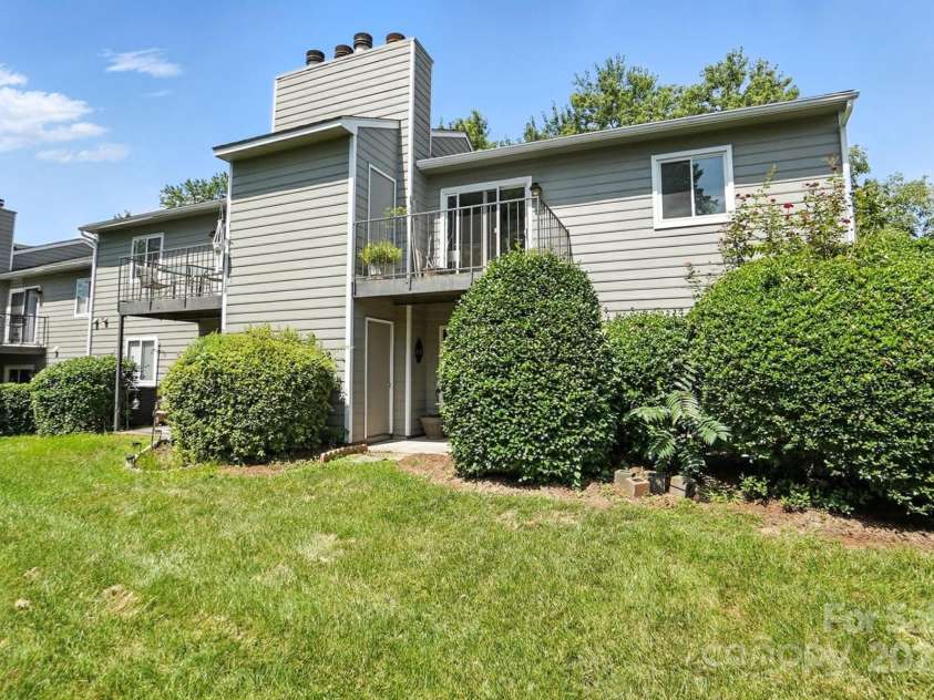 3020 Heathstead Place, Charlotte, NC 28210.  MLS# CAR4272619, YatesRealty ID 20922. 