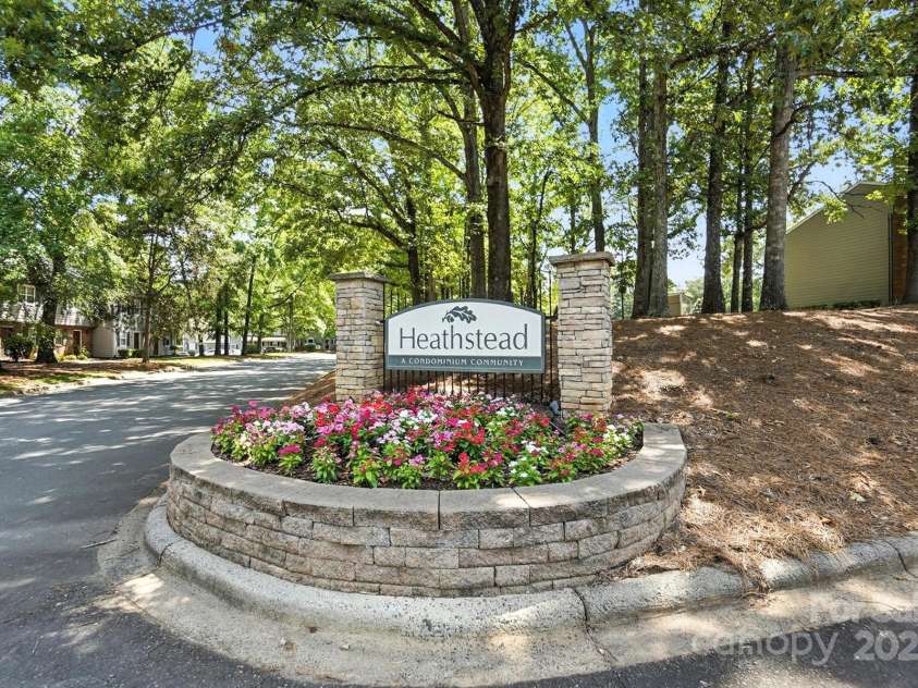 3020 Heathstead Place, Charlotte, NC 28210.  MLS# CAR4272619, YatesRealty ID 20922. 