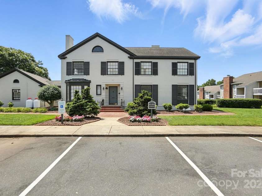 3020 Heathstead Place, Charlotte, NC 28210.  MLS# CAR4272619, YatesRealty ID 20922. 