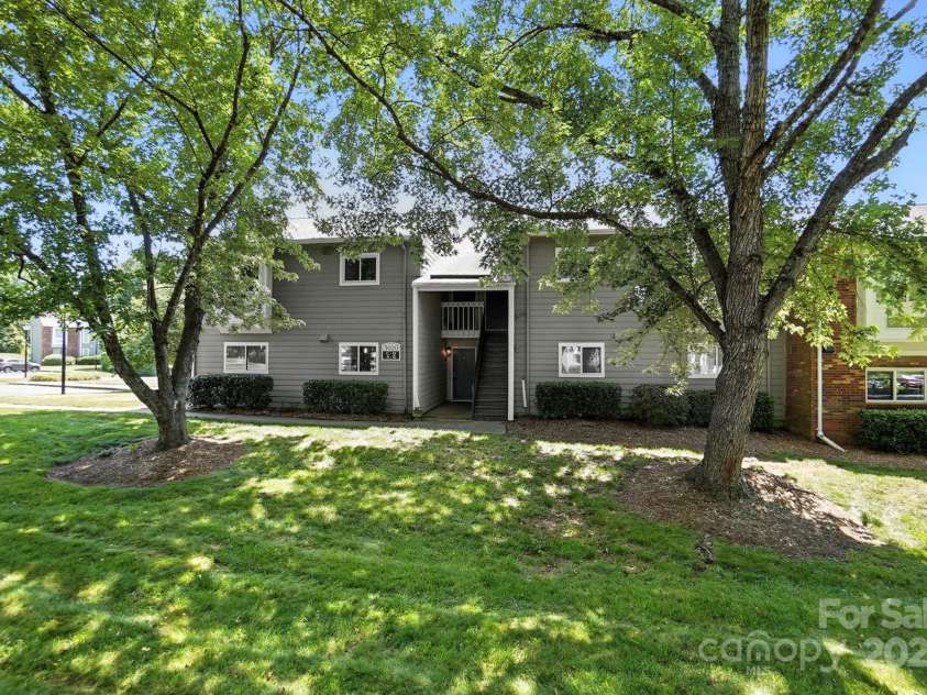 3020 Heathstead Place, Charlotte, NC 28210.  MLS# CAR4272619, YatesRealty ID 20922. 