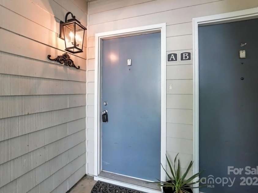 3020 Heathstead Place, Charlotte, NC 28210.  MLS# CAR4272619, YatesRealty ID 20922. 
