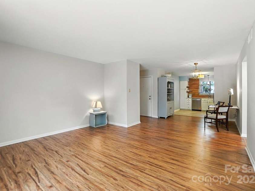 3020 Heathstead Place, Charlotte, NC 28210.  MLS# CAR4272619, YatesRealty ID 20922. 