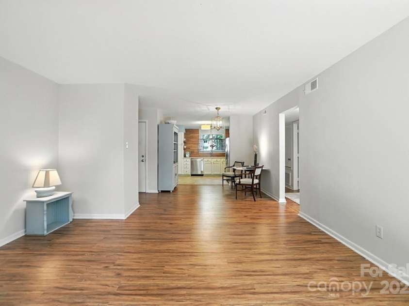 3020 Heathstead Place, Charlotte, NC 28210.  MLS# CAR4272619, YatesRealty ID 20922. 