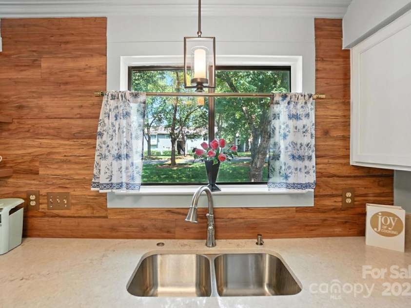 3020 Heathstead Place, Charlotte, NC 28210.  MLS# CAR4272619, YatesRealty ID 20922. 