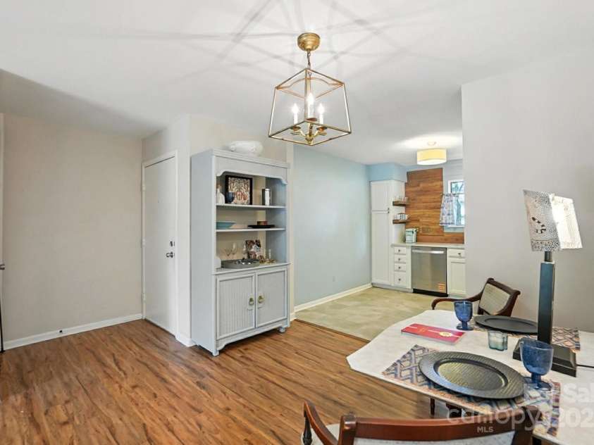 3020 Heathstead Place, Charlotte, NC 28210.  MLS# CAR4272619, YatesRealty ID 20922. 