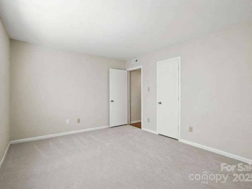3020 Heathstead Place, Charlotte, NC 28210.  MLS# CAR4272619, YatesRealty ID 20922. 