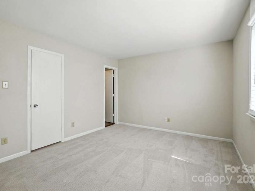 3020 Heathstead Place, Charlotte, NC 28210.  MLS# CAR4272619, YatesRealty ID 20922. 