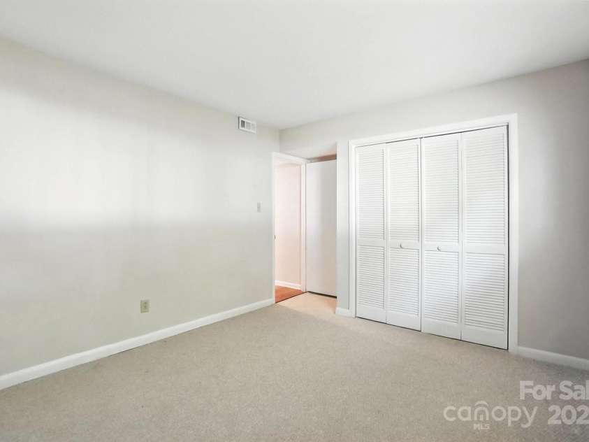 3020 Heathstead Place, Charlotte, NC 28210.  MLS# CAR4272619, YatesRealty ID 20922. 