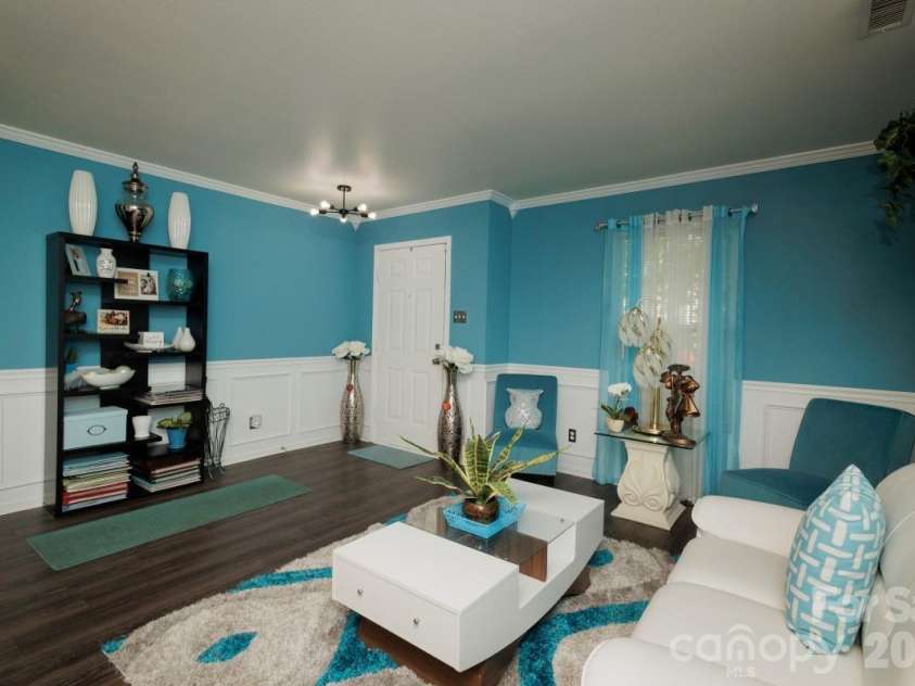 6135 Blue Ash Lane, Charlotte, NC 28215.  MLS# CAR4371813, YatesRealty ID 20922. 