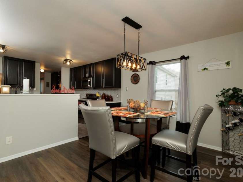 6135 Blue Ash Lane, Charlotte, NC 28215.  MLS# CAR4371813, YatesRealty ID 20922. Breakfast