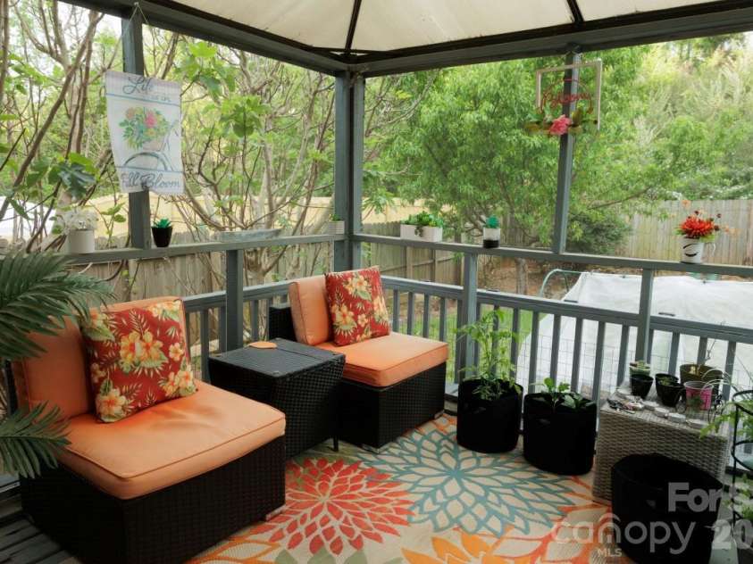 6135 Blue Ash Lane, Charlotte, NC 28215.  MLS# CAR4371813, YatesRealty ID 20922. Enjoy the outdoors in your screened gazebo 