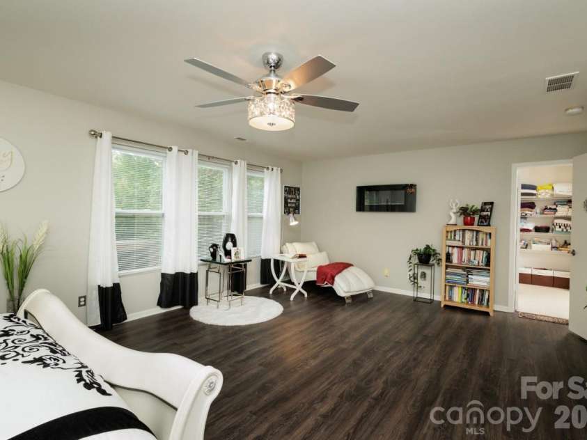 6135 Blue Ash Lane, Charlotte, NC 28215.  MLS# CAR4371813, YatesRealty ID 20922. Primary Bedroom