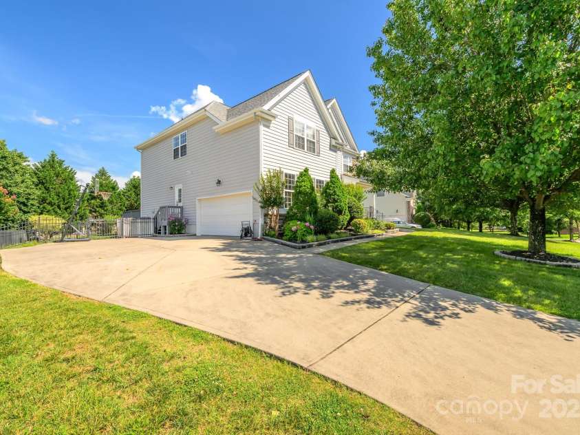7737 Pleasant Valley Drive, Harrisburg, NC 28075.  MLS# CAR4273396, YatesRealty ID 20923. 