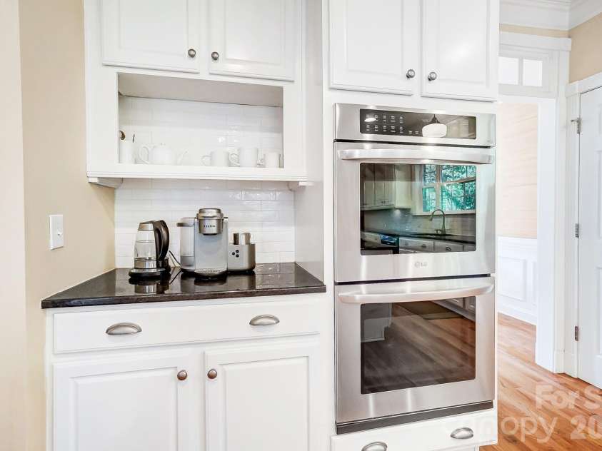 3105 Stanway Court, Waxhaw, NC 28173.  MLS# CAR4372880, YatesRealty ID 20924. Coffee Bar
