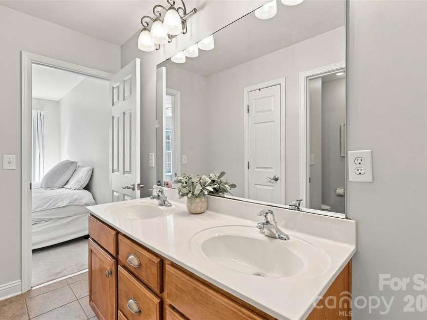 3105 Stanway Court, Waxhaw, NC 28173.  MLS# CAR4425136, YatesRealty ID 20924. Jack and Jill Bath