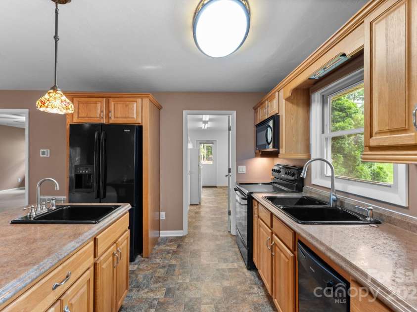 435 Pauline Avenue, Franklin, NC 28734.  MLS# CAR4273328, YatesRealty ID 20924. 