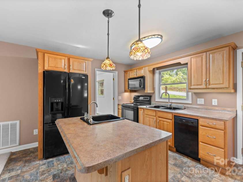 435 Pauline Avenue, Franklin, NC 28734.  MLS# CAR4273328, YatesRealty ID 20924. 