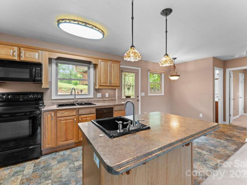 435 Pauline Avenue, Franklin, NC 28734.  MLS# CAR4273328, YatesRealty ID 20924. 