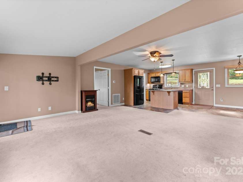 435 Pauline Avenue, Franklin, NC 28734.  MLS# CAR4273328, YatesRealty ID 20924. 