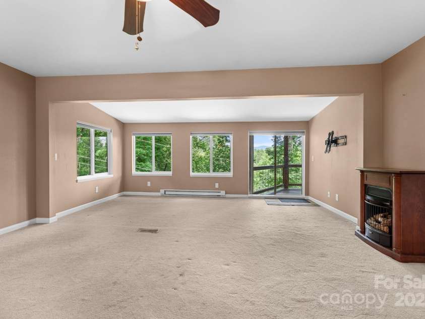 435 Pauline Avenue, Franklin, NC 28734.  MLS# CAR4273328, YatesRealty ID 20924. 