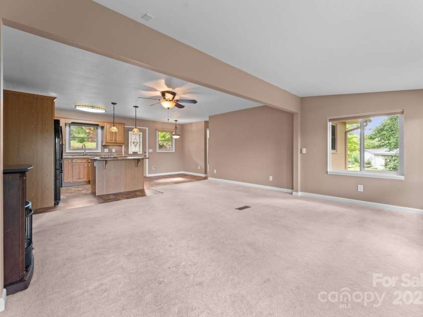 435 Pauline Avenue, Franklin, NC 28734.  MLS# CAR4273328, YatesRealty ID 20924. 