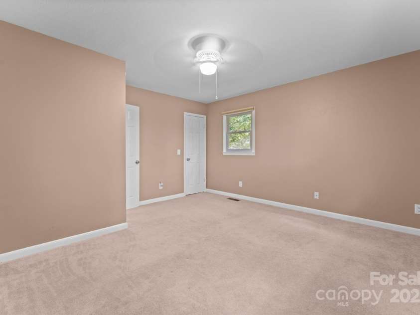 435 Pauline Avenue, Franklin, NC 28734.  MLS# CAR4273328, YatesRealty ID 20924. 