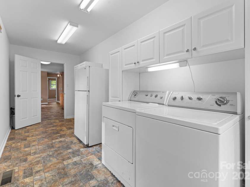 435 Pauline Avenue, Franklin, NC 28734.  MLS# CAR4273328, YatesRealty ID 20924. 