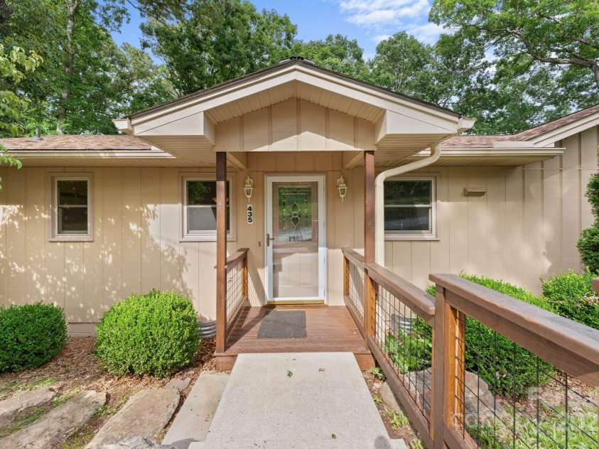 435 Pauline Avenue, Franklin, NC 28734.  MLS# CAR4273328, YatesRealty ID 20924. 