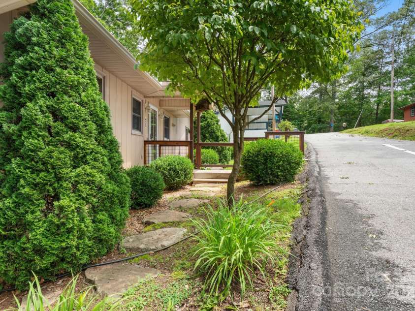 435 Pauline Avenue, Franklin, NC 28734.  MLS# CAR4273328, YatesRealty ID 20924. 