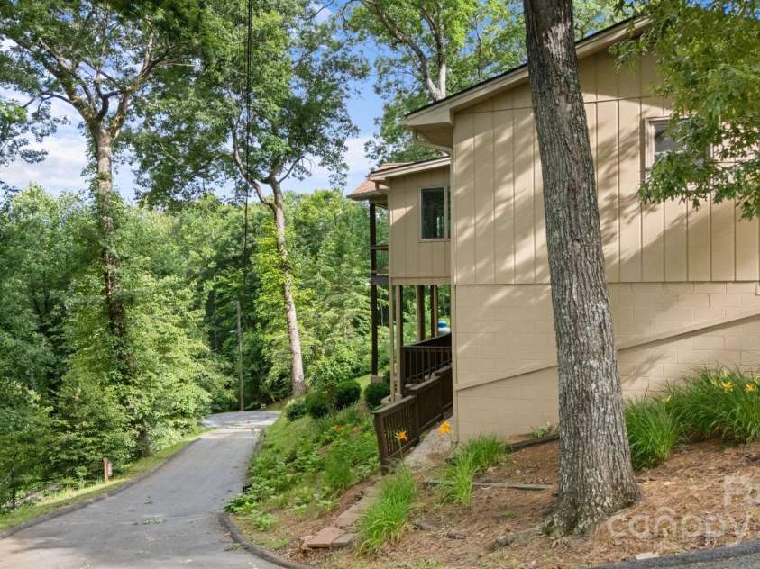 435 Pauline Avenue, Franklin, NC 28734.  MLS# CAR4273328, YatesRealty ID 20924. 