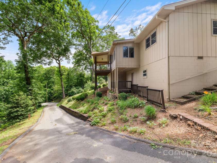 435 Pauline Avenue, Franklin, NC 28734.  MLS# CAR4273328, YatesRealty ID 20924. 