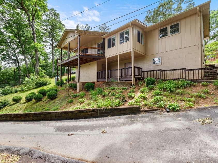 435 Pauline Avenue, Franklin, NC 28734.  MLS# CAR4273328, YatesRealty ID 20924. 