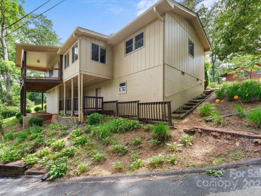 435 Pauline Avenue, Franklin, NC 28734.  MLS# CAR4273328, YatesRealty ID 20924. 