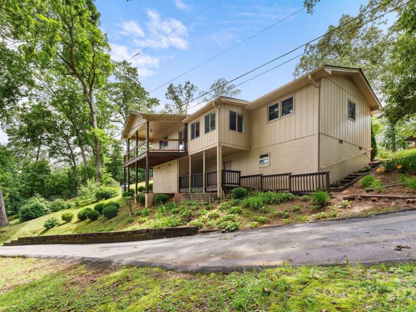 435 Pauline Avenue, Franklin, NC 28734.  MLS# CAR4273328, YatesRealty ID 20924. 