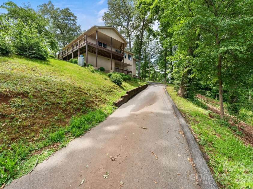 435 Pauline Avenue, Franklin, NC 28734.  MLS# CAR4273328, YatesRealty ID 20924. 
