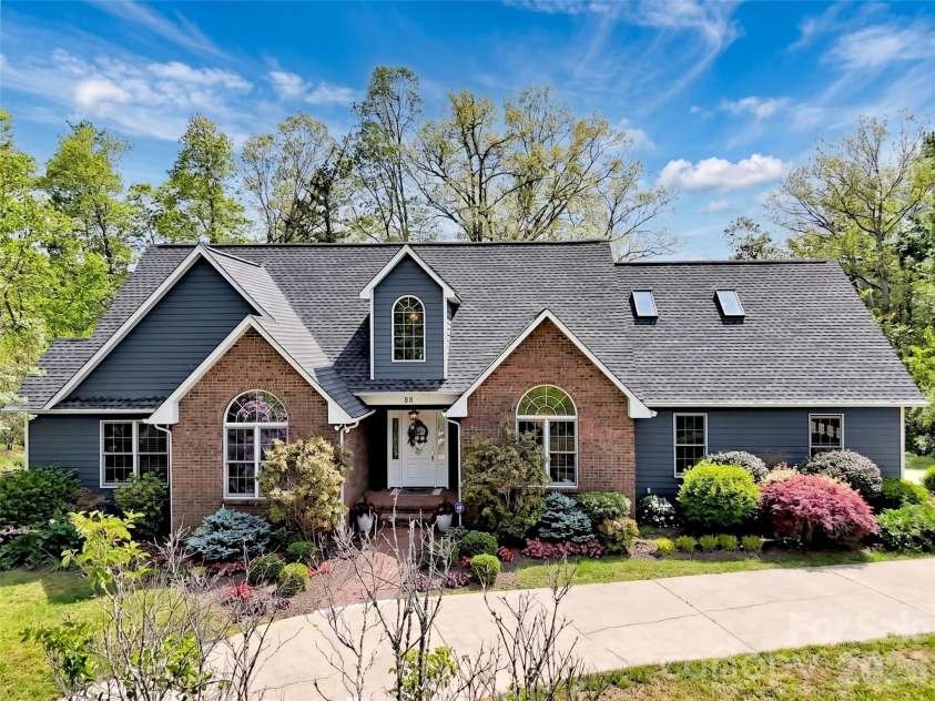 88 Adams Drive, Clyde, NC 28721.  MLS# CAR4379425, YatesRealty ID 20925. 