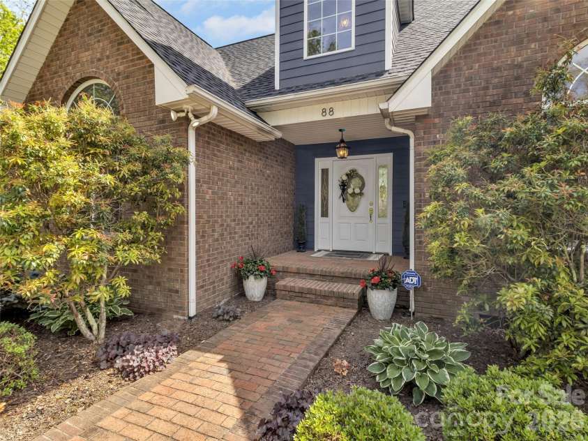 88 Adams Drive, Clyde, NC 28721.  MLS# CAR4379425, YatesRealty ID 20925. 
